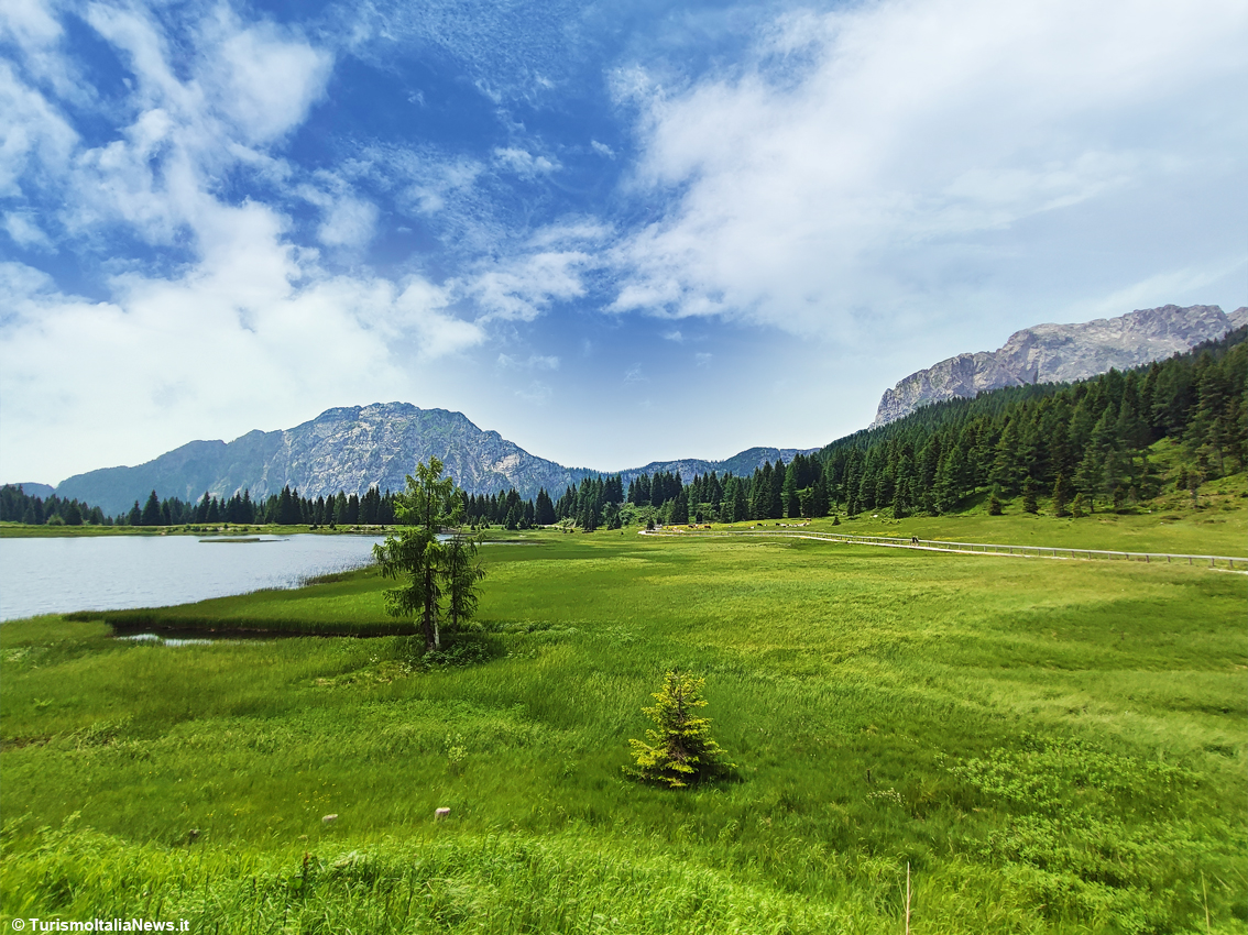 Ricaricare le energie sul Weissensee: il lago bianco dona colori mediterranei e caraibici ma qui siamo in Carinzia