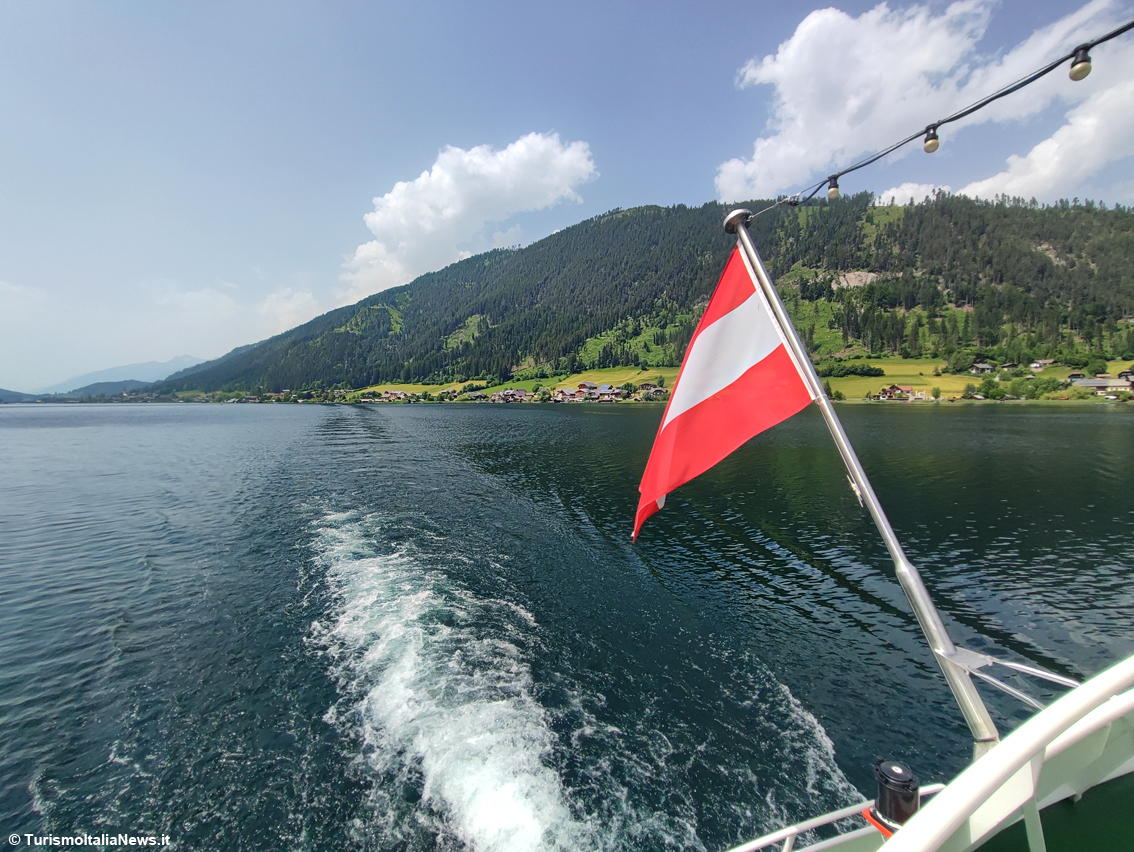 Ricaricare le energie sul Weissensee: il lago bianco dona colori mediterranei e caraibici ma qui siamo in Carinzia