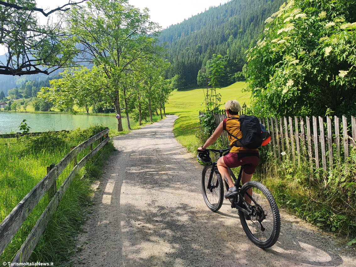 Ricaricare le energie sul Weissensee: il lago bianco dona colori mediterranei e caraibici ma qui siamo in Carinzia