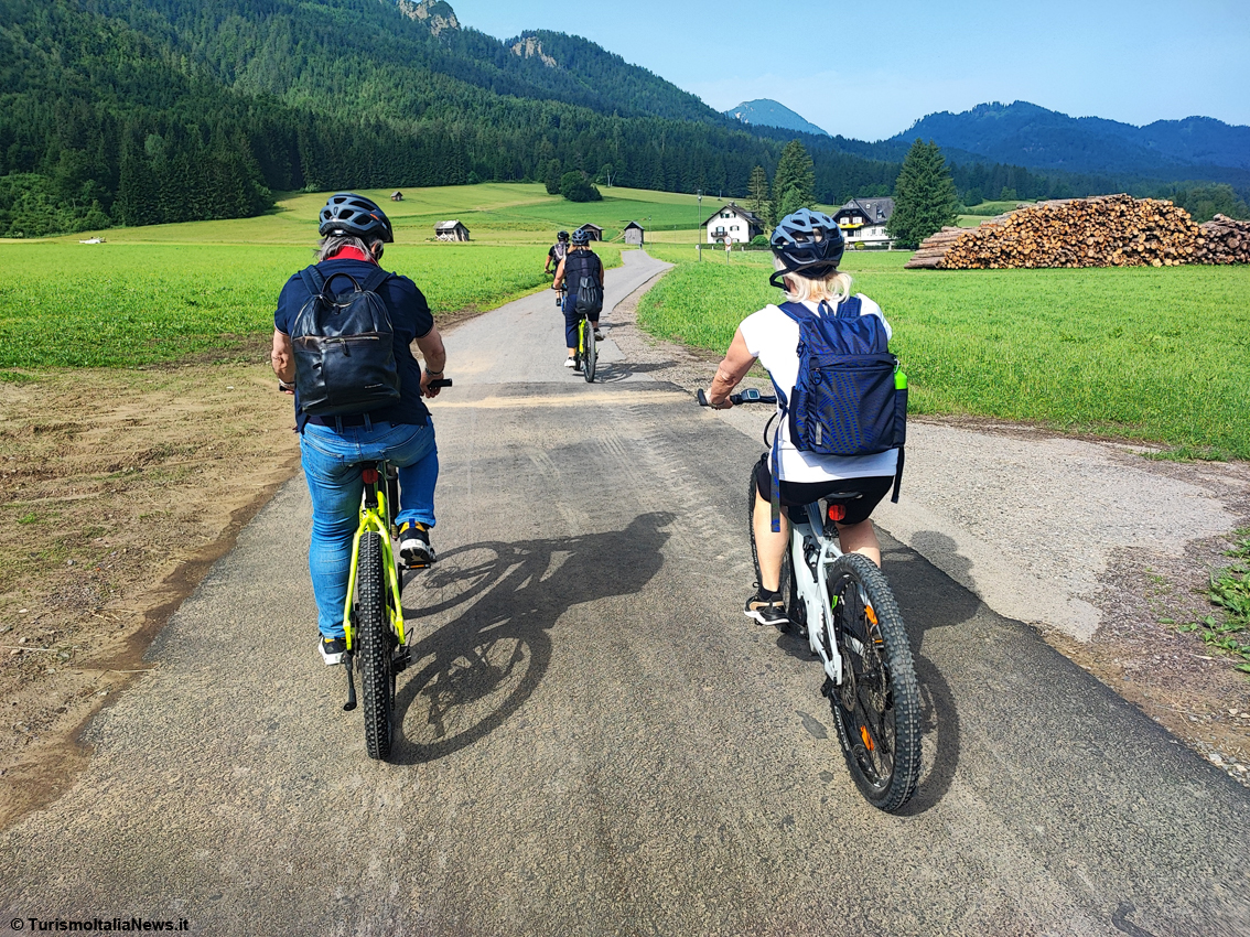Ricaricare le energie sul Weissensee: il lago bianco dona colori mediterranei e caraibici ma qui siamo in Carinzia