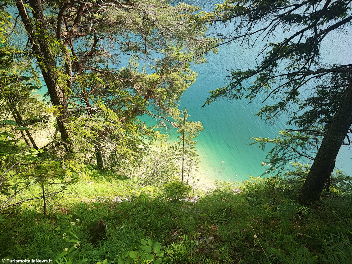 Ricaricare le energie sul Weissensee: il lago bianco dona colori mediterranei e caraibici ma qui siamo in Carinzia