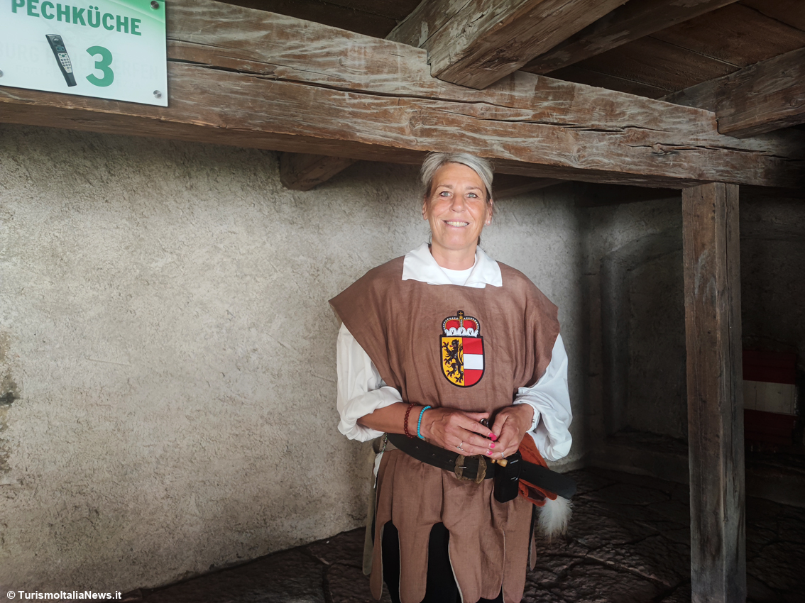 Austria, lassù dove osano le aquile: la fortezza inespugnabile di Hohenwerfen conquistata dai turisti ammaliati dalla sua bellezza