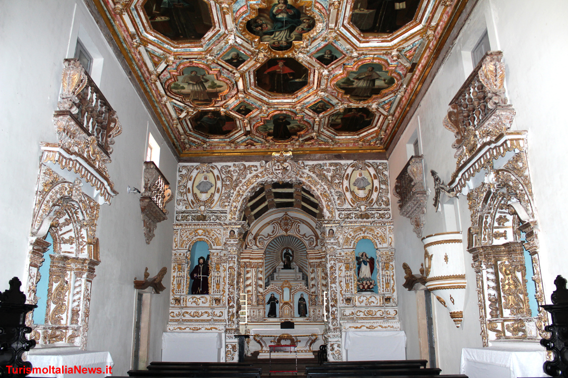 Olinda, convento di San Francesco d'Assisi: la chiesa della Madonna della Neve, la sacrestia, il chiostro, la cisterna, il refettorio. la Cappella di Sant’Anna e quella del Capitolo (la più antica) sono l’essenza di questo grande complesso