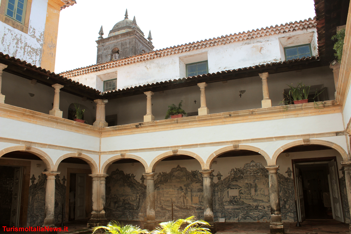 Olinda, convento di San Francesco d'Assisi: la chiesa della Madonna della Neve, la sacrestia, il chiostro, la cisterna, il refettorio. la Cappella di Sant’Anna e quella del Capitolo (la più antica) sono l’essenza di questo grande complesso