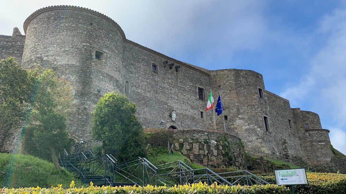 Torna in Calabria il busto femminile in basanite: andrà nella Sezione romana del Museo di Vibo Valentia