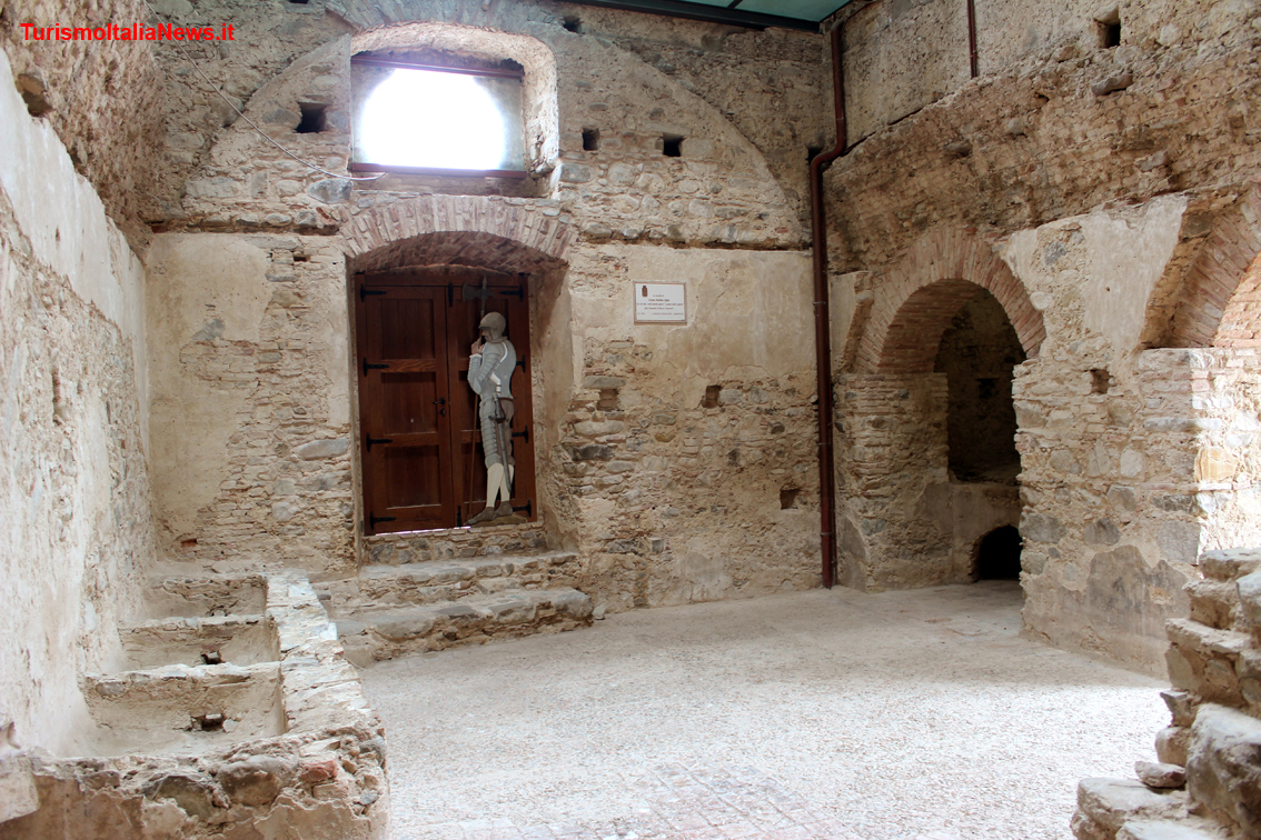 A Rocca Imperiale la storia racconta tra gli agrumeti la potenza dell’imperatore Federico II