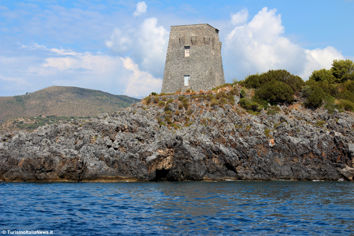 Tra natura e mito, la Costa degli Infreschi nel Parco del Cilento: bellezza fra terra, mare e cielo