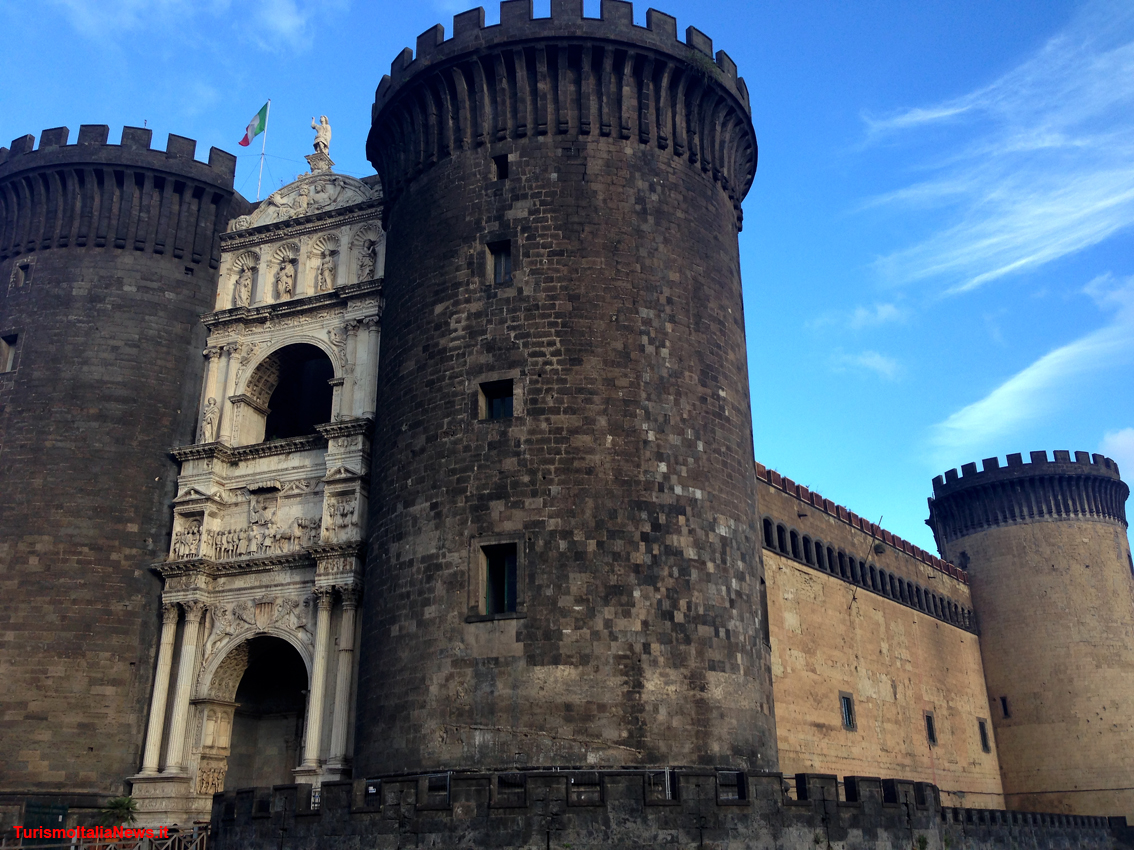 A Natale bus turistici nel centro di Napoli: accordo tra Confesercenti, Comune e autorità portuale per  rilanciare il turismo