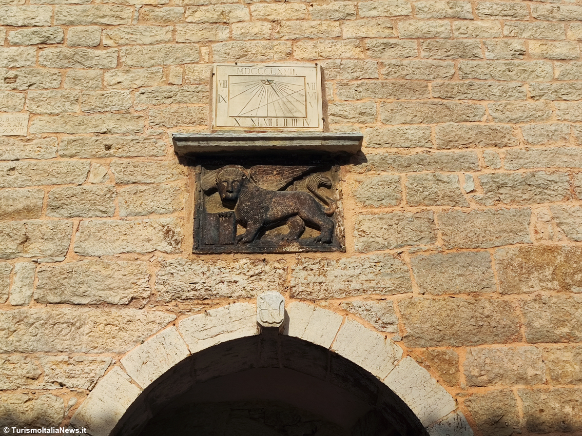 In Istria sulle tracce di Giacomo Casanova: le passioni del veneziano all’ombra del castello Bembo a Bale / Valle, la “cittadina di pietra”