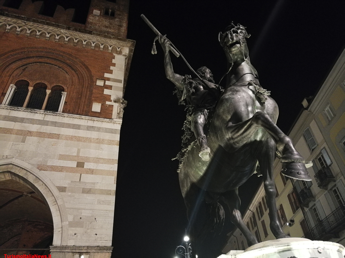 Piacenza, Piazza Cavalli