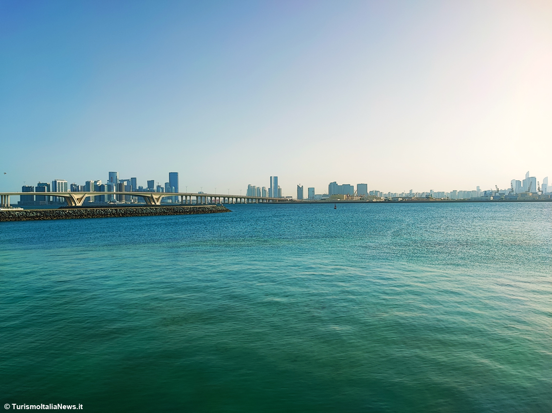 images/stories/emiratiArabi/AbuDhabiCorniche_01.jpg