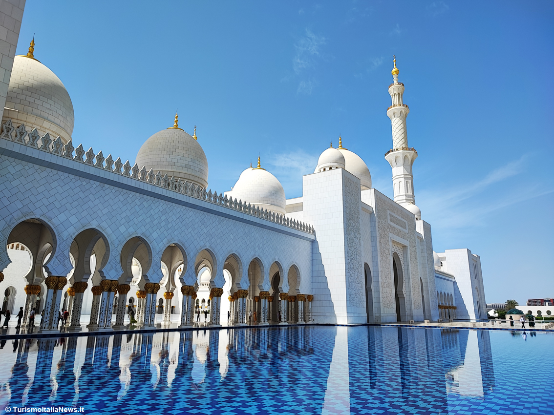 Un affascinante arcipelago di oltre 200 isole: c’è molto altro intorno ad Abu Dhabi, capitale degli Emirati Arabi Uniti