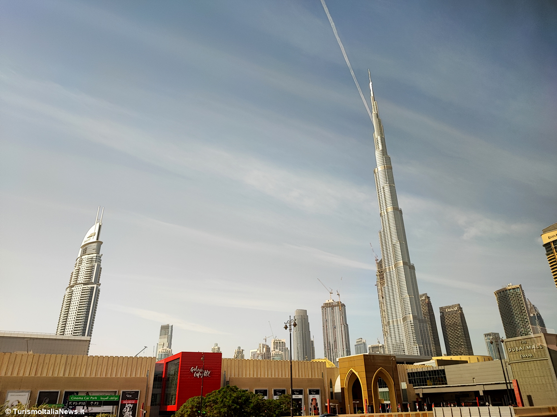 Le architetture moderne di Dubai si arricchiscono di nuove forme