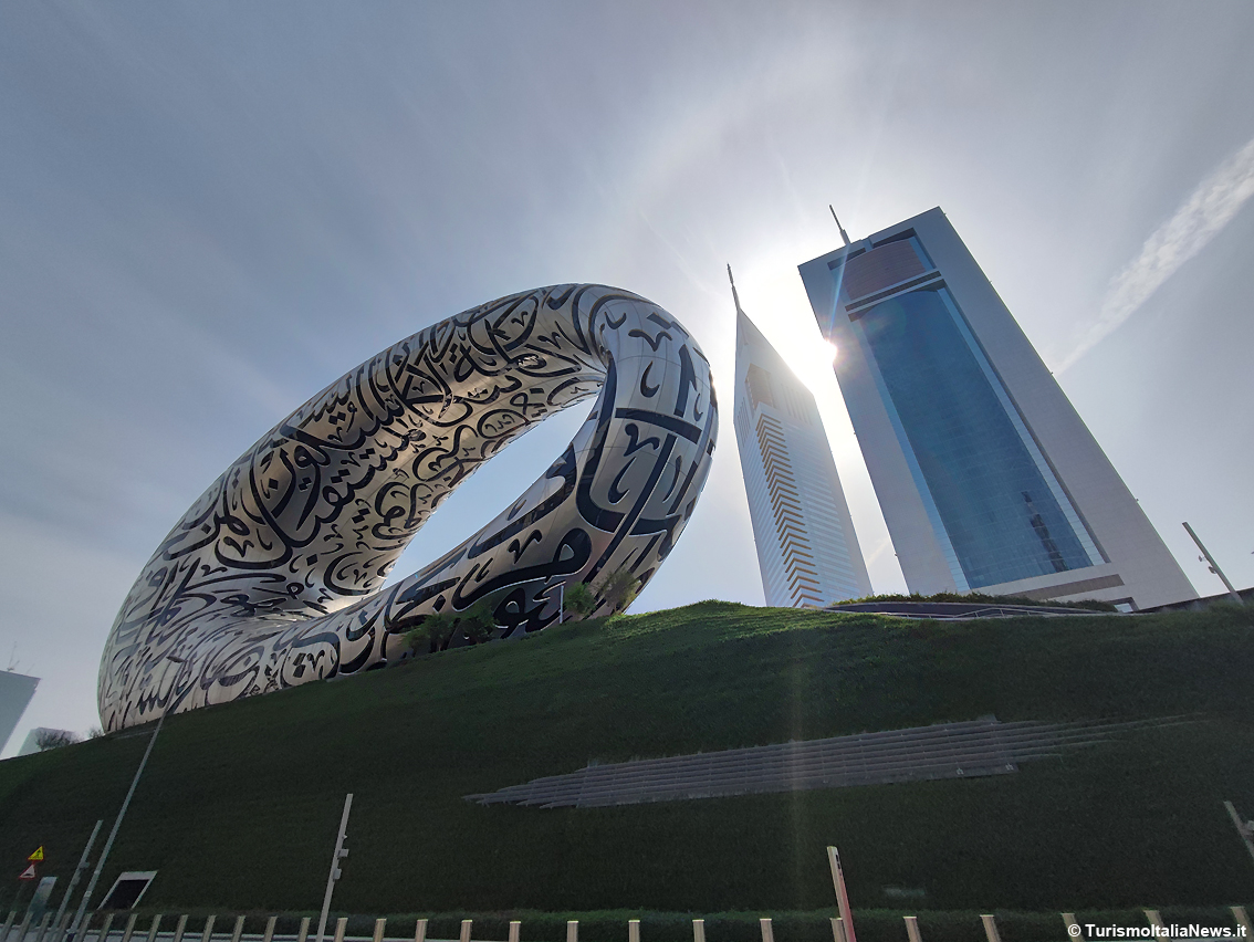 Le architetture moderne di Dubai si arricchiscono di nuove forme