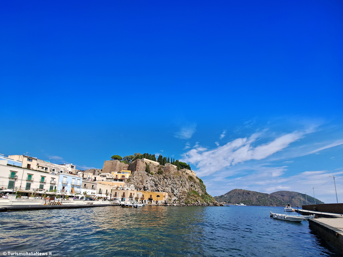 https://www.turismoitalianews.it/images/stories/eolie/Lipari_Eolie_3.jpg