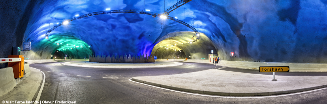Eysturoyartunnilin: nelle Faroe il secondo tunnel stradale sottomarino più lungo del mondo, con tanto di rotatoria artistica