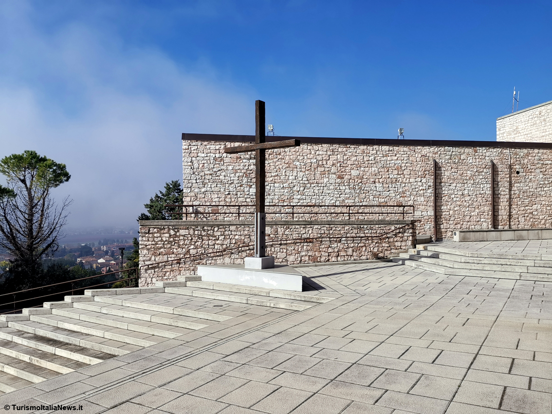 Umbria: Santa Maria di Betlem, quel possente monastero sulla collina olivata è un presidio di accoglienza che richiama tempi lontani