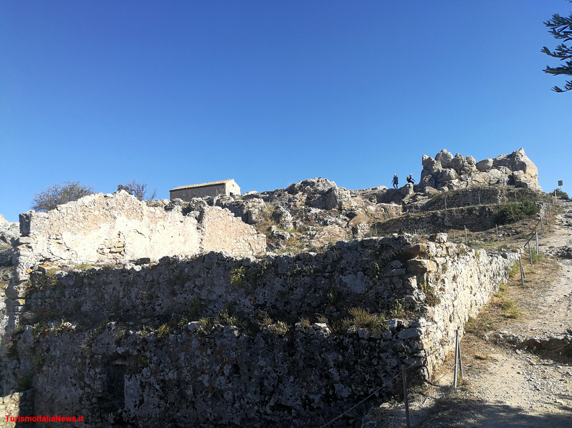 Angelokastro, il castello di Corfù a strapiombo sul mare: pirati e Ottomani non sono mai riusciti ad espugnarlo