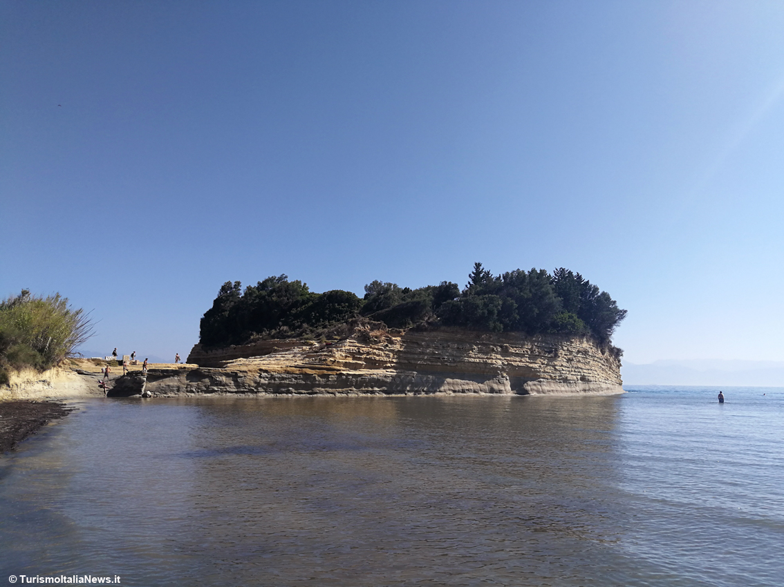 La magia della spiaggia tra Sidari e Perouladеs sull’Isola di Corfù: è questa la Grecia che ti aspetti (e molto altro)