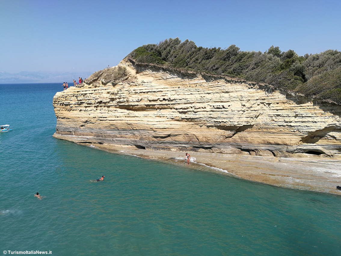 La magia della spiaggia tra Sidari e Perouladеs sull’Isola di Corfù: è questa la Grecia che ti aspetti (e molto altro)