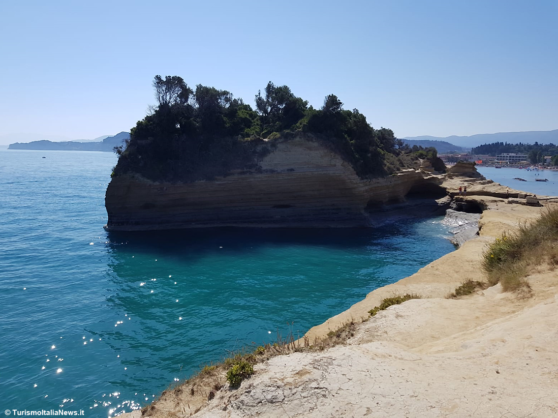 La magia della spiaggia tra Sidari e Perouladеs sull’Isola di Corfù: è questa la Grecia che ti aspetti (e molto altro)