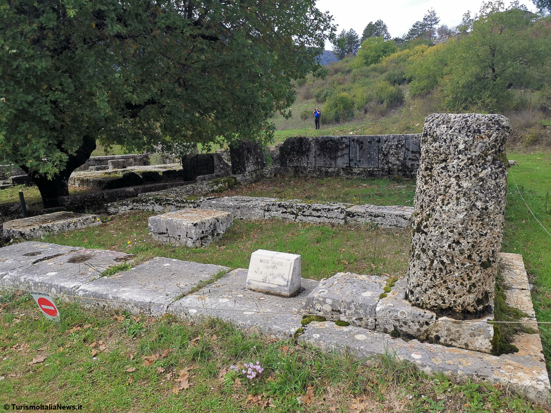 Grecia, l’Oracolo di Dodona parla ancora una volta: il fruscío della quercia sacra conquista i viaggiatori di oggi nell’Epiro di ieri