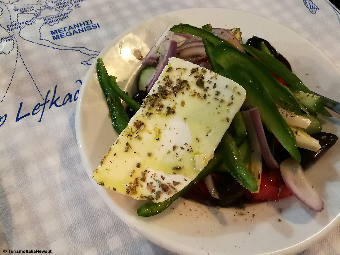 Si fa presto a dire Feta: morbida o dura, salata o piccante, questo buonissimo formaggio è esclusivamente greco