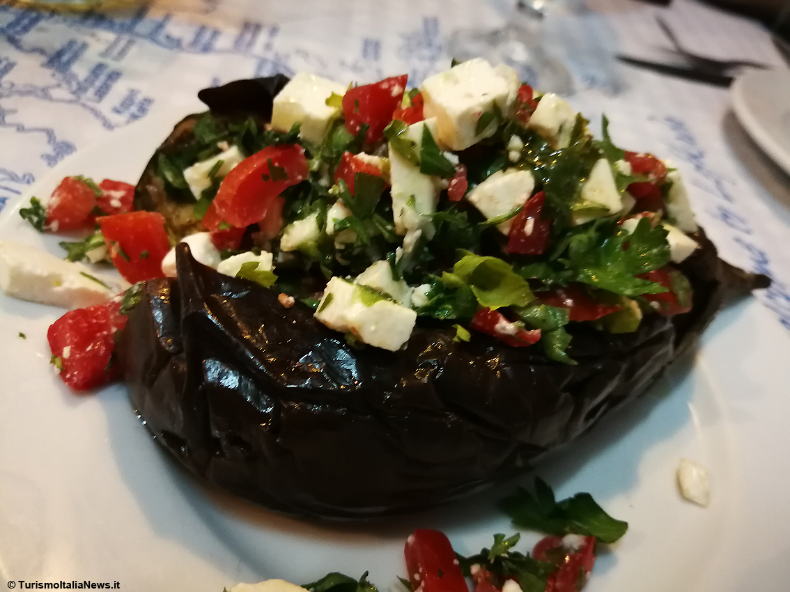 Melanzana ripiena con pomodoro e Feta Dop