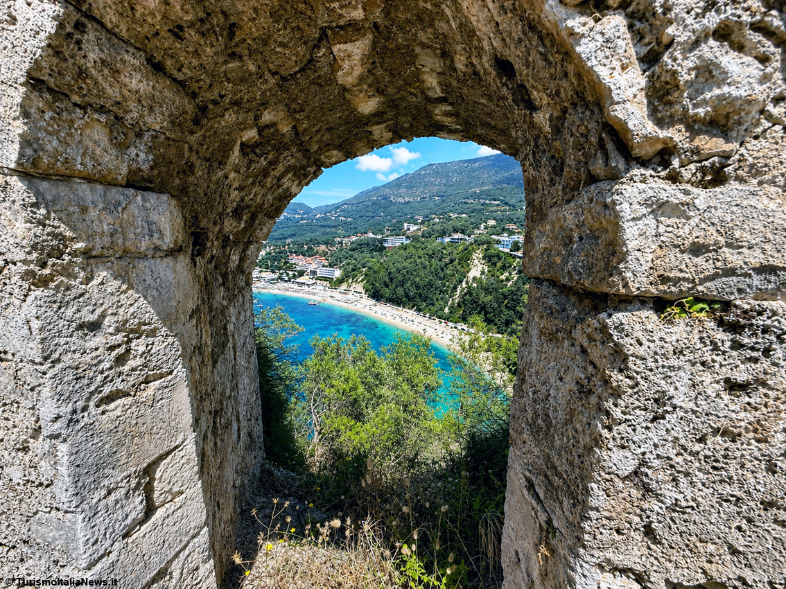 Parga, la sposa dell’Epiro che conquista al primo sguardo: storia, mare e paesaggio si fondono in un equilibrio sorprendente