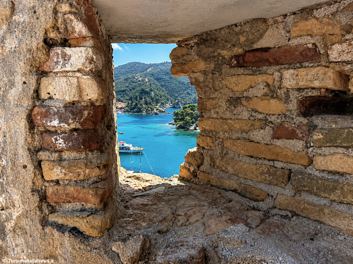 Parga, la sposa dell’Epiro che conquista al primo sguardo: storia, mare e paesaggio si fondono in un equilibrio sorprendente