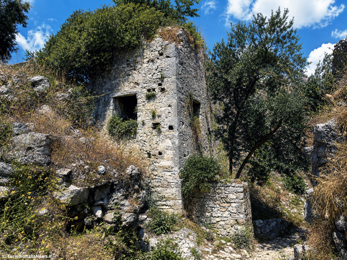 Parga, la sposa dell’Epiro che conquista al primo sguardo: storia, mare e paesaggio si fondono in un equilibrio sorprendente