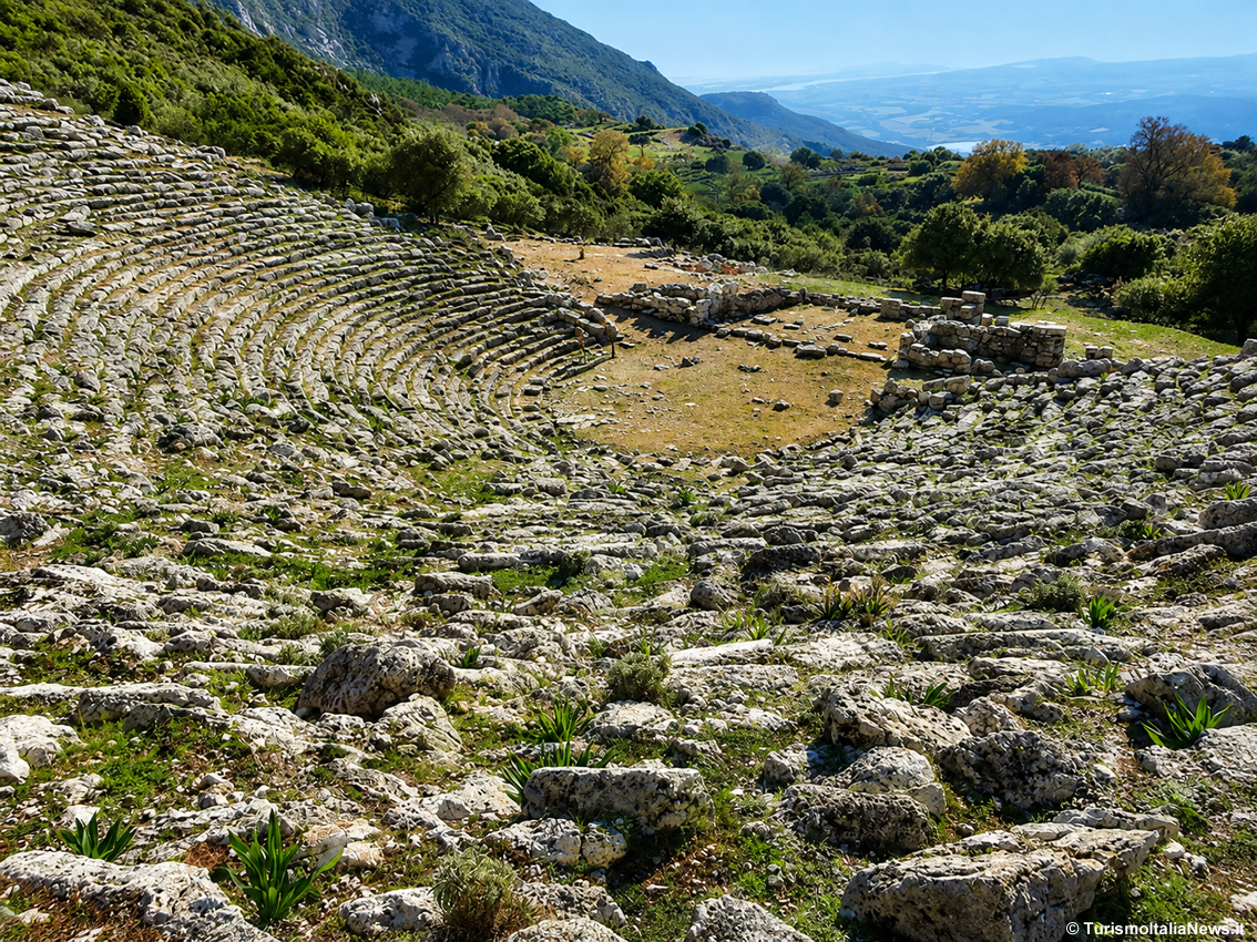 Gli antichi teatri greci, funzionalità ed estetica: in Epiro viaggio nei siti di Dodona, Kassope, Nicopoli, Ambrakia e Gitana