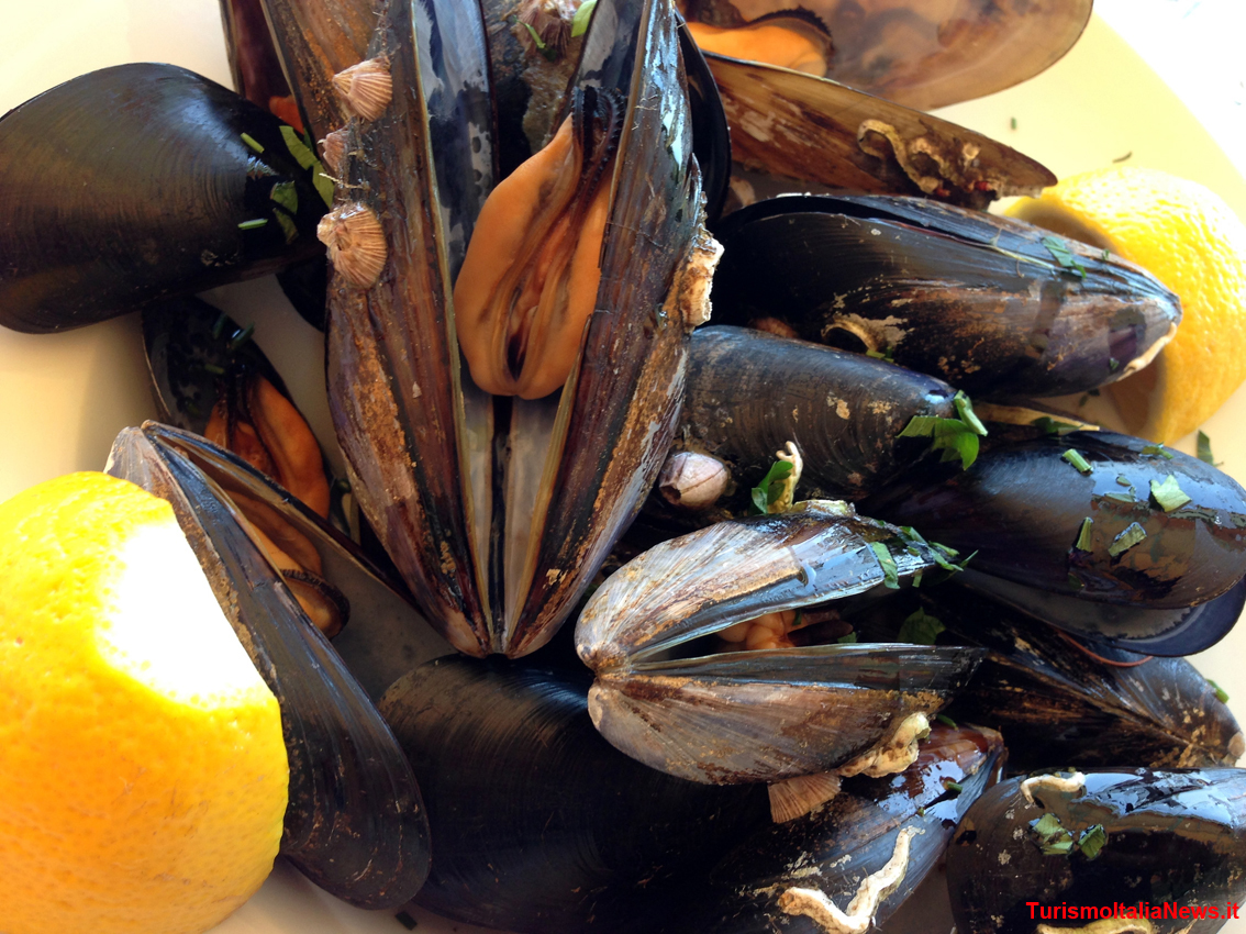 A tavola a Megali Ammos per scoprire tutta la tradizione enogastronomica di Ammouliani