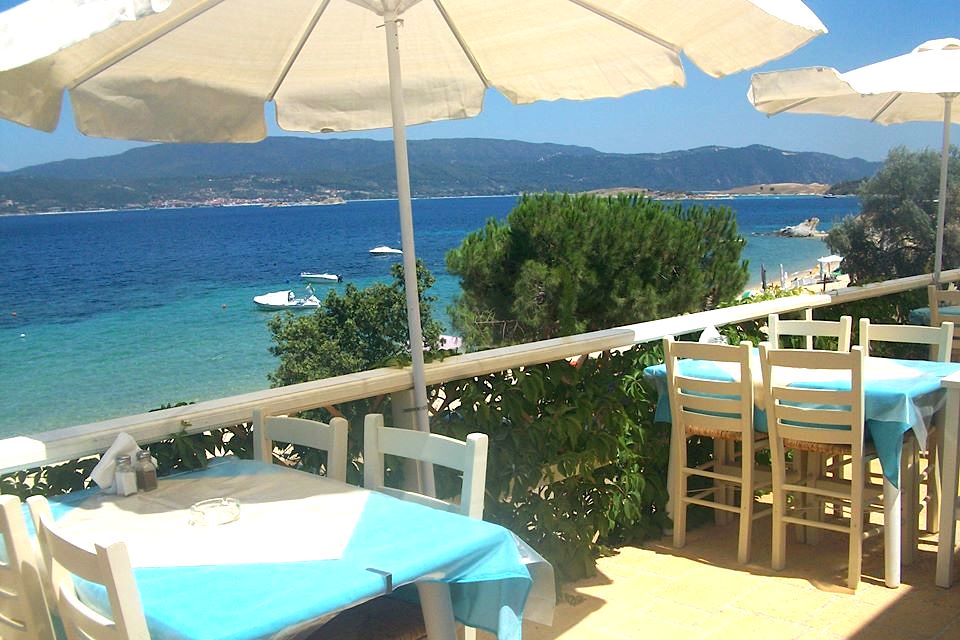 A tavola a Megali Ammos per scoprire tutta la tradizione enogastronomica di Ammouliani