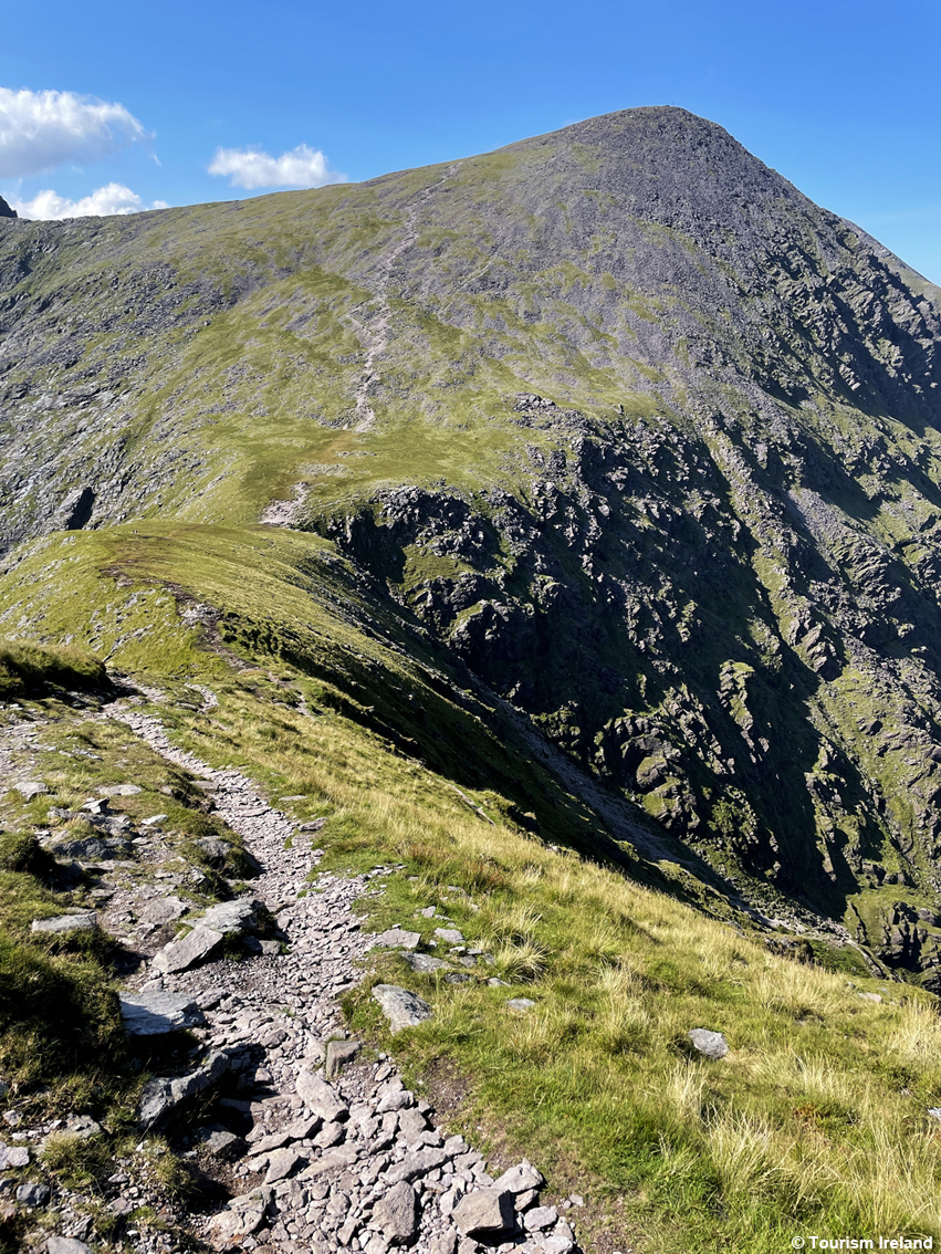 10 meraviglie per 10 anni di Wild Atlantic Way: tesori tra mare, terra e cieli d’Irlanda da mettere in agenda