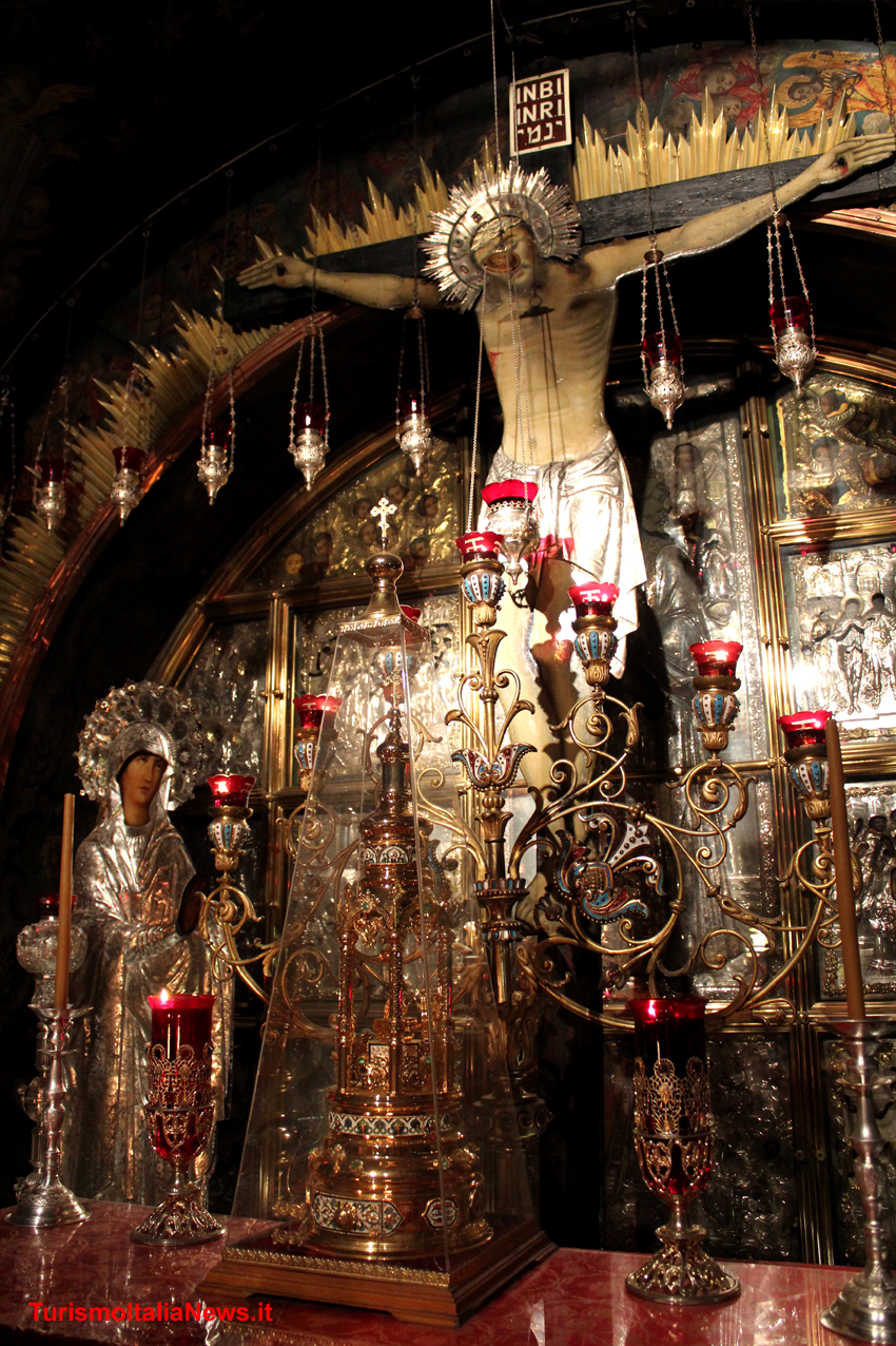 Il punto in cui secondo la tradizione cristiana è stato crocifisso Gesù, oggi inglobato all'interno della Chiesa del Santo Sepolcro, a Gerusalemme