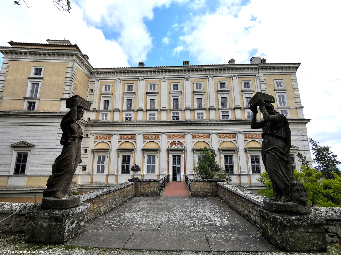 Caprarola, quello spettacolo di Palazzo Farnese è il capolavoro del Vignola: l’esaltazione della famiglia diventa un dono all’architettura