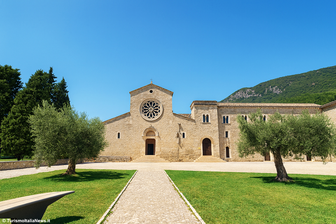 images/stories/lazio/Sermoneta_AbbaziaDiValvisciolo_01.jpg