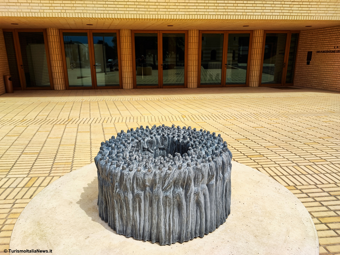 Vaduz, il museo a cielo aperto del Liechtenstein: passeggiare sulla Das Städtle a tu per tu con le opere d'arte (e non solo)