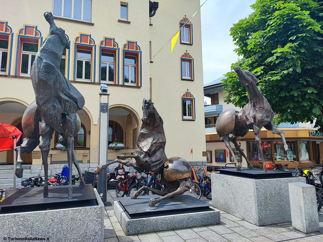 Vaduz, il museo a cielo aperto del Liechtenstein: passeggiare sulla Das Städtle a tu per tu con le opere d'arte (e non solo)