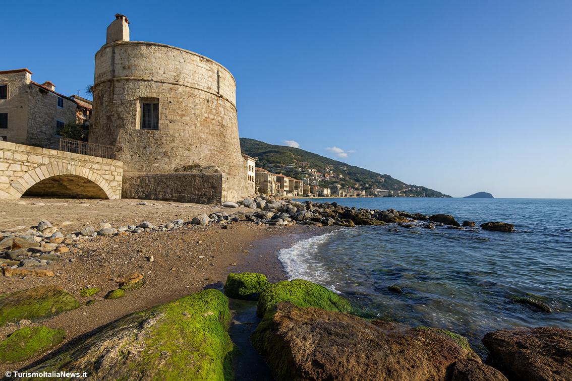 Regione Liguria al Ttg 2025: un assaggio di futuro tra ciclovie, turismo digitale e atmosfere natalizie