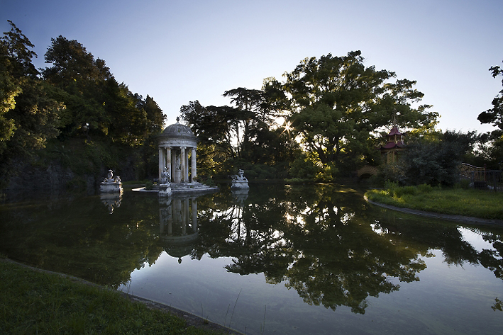 Primavera a Genova: fioriscono le Camelie di Villa Durazzo Pallavicini a Pegli, visite guidate da febbraio ad aprile (foto Sacs)