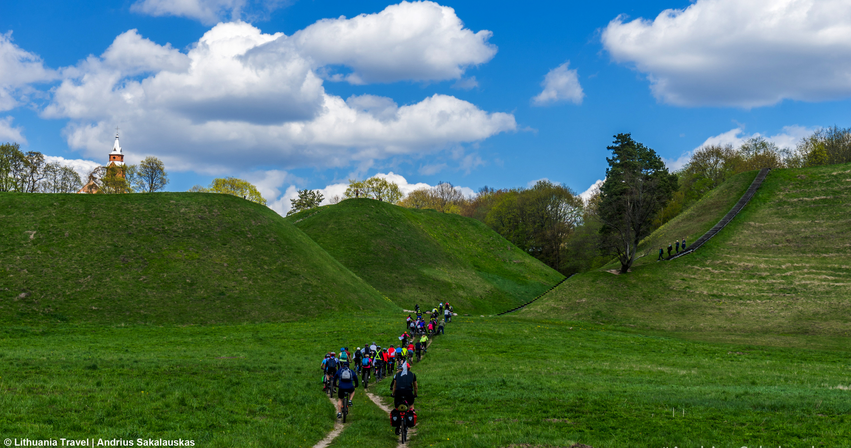 Lituania su due ruote: i migliori itinerari per cicloturisti tra il Deep Forest Green e il Baltic Blue