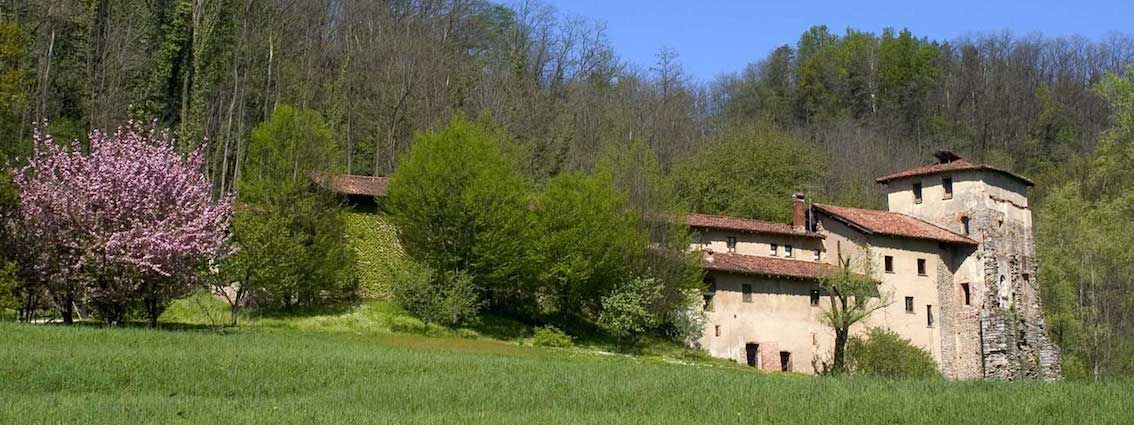 Il "castrum" con la torre di Torba e la Chiesa di Santa Maria "foris portas" a Castelseprio