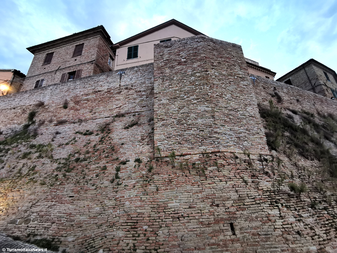 Piticchio, il castello che si fa amare: l’antico borgo di Arcevia è una gemma nell’Appennino marchigiano