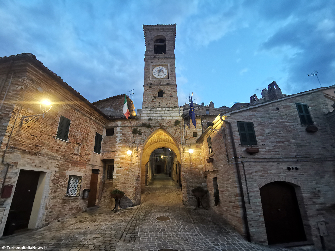 Piticchio, il castello che si fa amare: l’antico borgo di Arcevia è una gemma nell’Appennino marchigiano