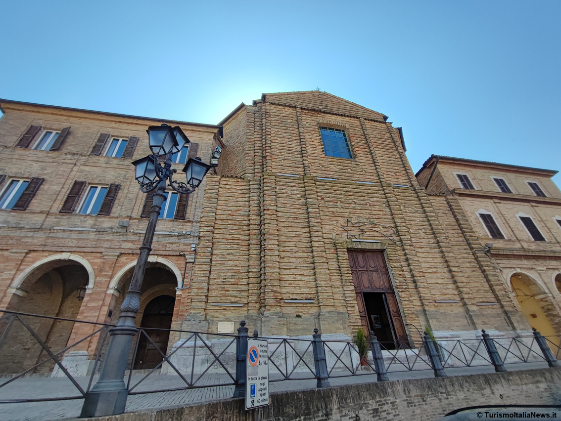 Uno sguardo infinito sulle Marche più belle: emozioni a Treia, la città del Gioco del Pallone con il Bracciale