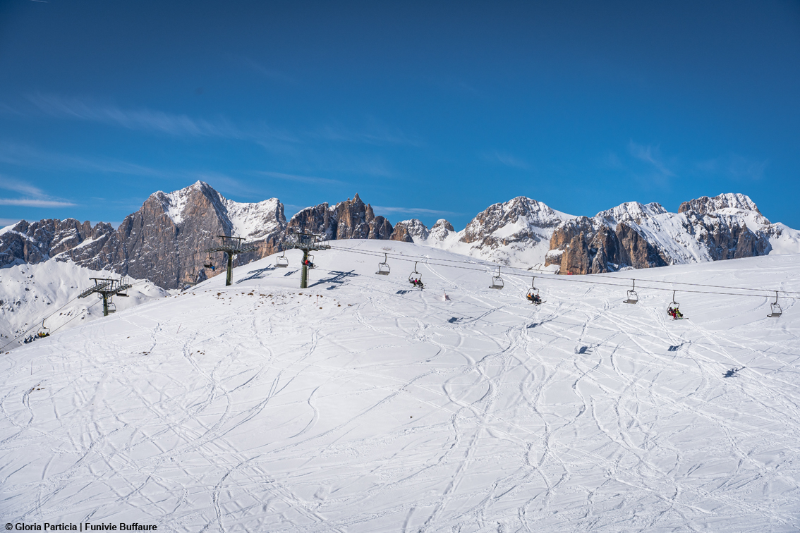 Val di Fassa: nella skiarea del Buffaure si scia con la Bregostana, la mitica figura delle leggende ladine