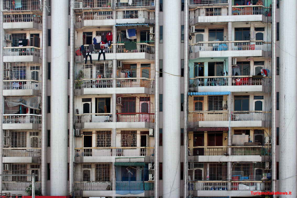 Yangon, col naso all’insù in cerca delle architetture coloniali della vecchia capitale della Birmania