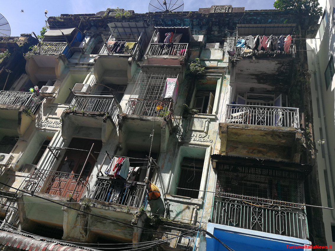 Yangon, col naso all’insù in cerca delle architetture coloniali della vecchia capitale della Birmania